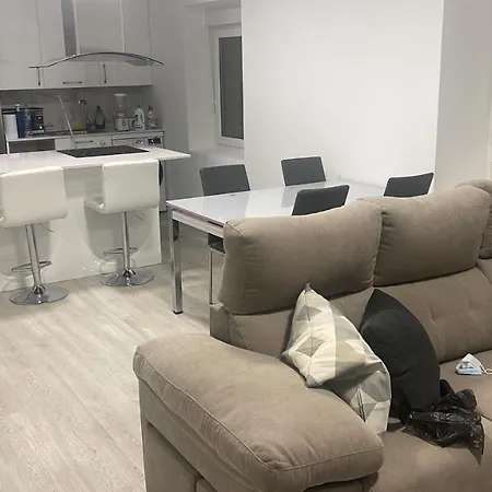 Bonito Apartamento Reformado Cerca Del Centro 아파트 *